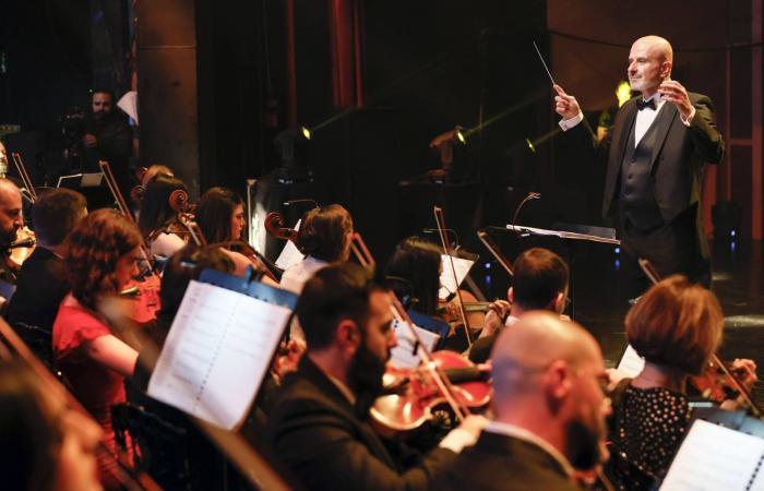 «العرض
      الكبير»
      يجوب
      العالم
      موسيقى
      ورقصاً
      في
      «كازينو
      لبنان»