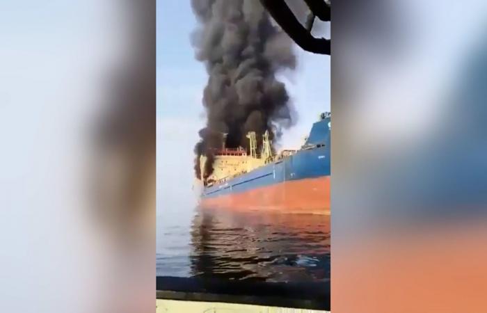 ناقلة النفط "سكايلايت" تتعرض لهجوم مع تصاعد التهديدات الملاحية في مضيق هرمز