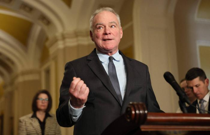 «مواجهة
      إيران»
      تُشعل
      «مواجهة»
      بين
      ترمب
      والكونغرس