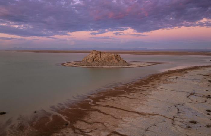 مصور درون يكشف كيفية تحوّل بحيرة جافة في إيران إلى هذا الشكل