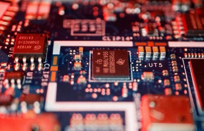 أشباه
      الموصلات
      ركيزة
      لتحول
      صناعي
      سعودي
      بالشراكة
      مع
      الولايات
      المتحدة