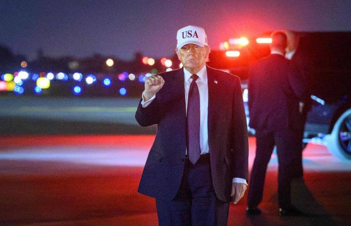 مارالاغو...
      منتجع
      فاخر
      حوّله
      ترمب
      «غرفة
      عمليات»
      لإدارة
      الحروب