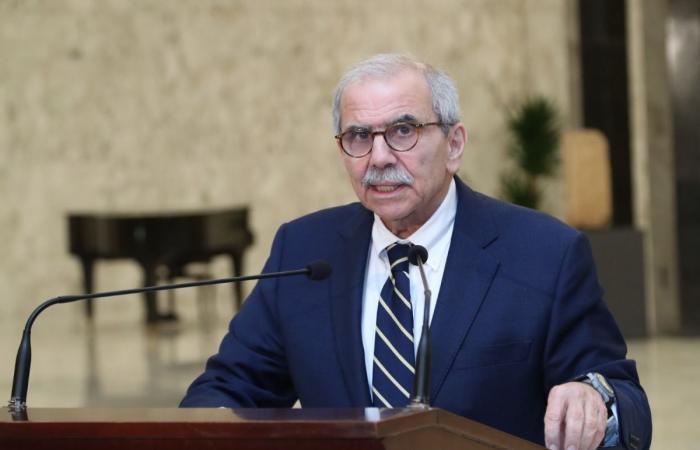 الحكومة اللبنانية تعلن حظر نشاطات "حزب الله" الأمنية والعسكرية