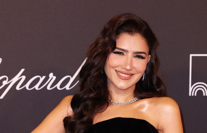 مي عمر تنهي تصوير مسلسل "الست موناليزا" بعد أيام من فقد والدها