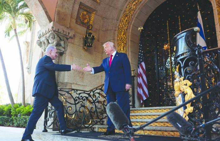 مارالاغو...
      منتجع
      فاخر
      حوّله
      ترمب
      «غرفة
      عمليات»
      لإدارة
      الحروب