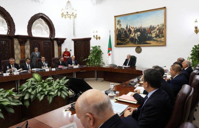 ليبيا:
      تحرك
      برلماني
      وشعبي
      لإبطال
      قانون
      «ضريبة
      السلع»