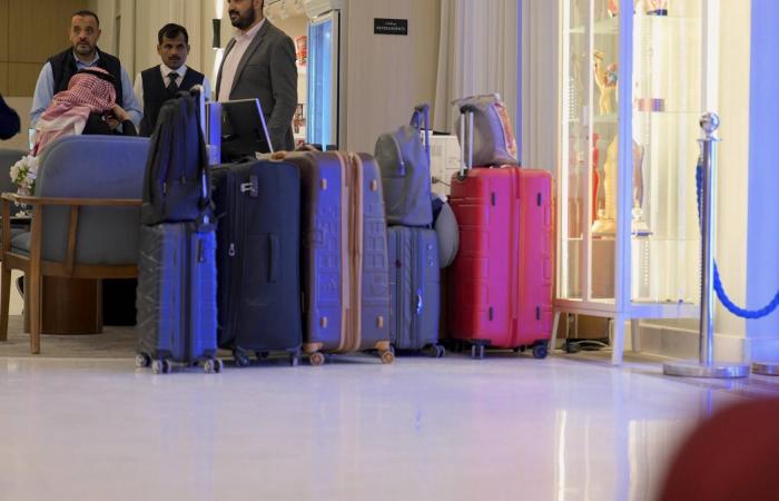 «في
      ضيافة
      الملك
      سلمان»…
      عالقون
      خليجيون
      يروون
      تفاصيل
      الاستضافة
      السعودية