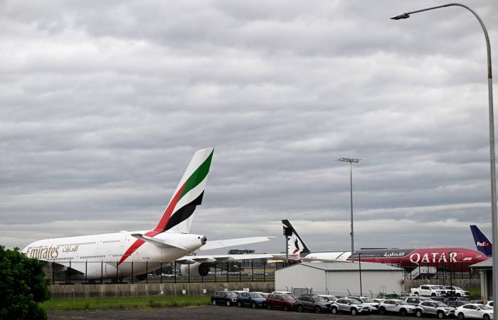 شلل
      جوي
      واسع
      في
      الشرق
      الأوسط
      مع
      بدء
      إجلاء
      آلاف
      العالقين