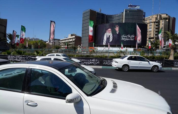 غارات
      متواصلة
      تهز
      طهران...
      والشوارع
      مقفرة