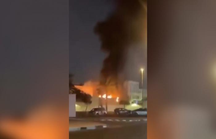 فيديو يُظهر استهداف القنصلية الأمريكية في دبي بمسيّرة يشتبه أنها إيرانية