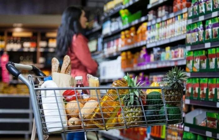 النفط
      يواصل
      قفزاته
      وسط
      حصار
      مضيق
      هرمز
      وتصاعد
      الحرب