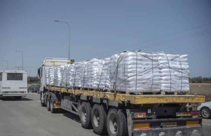 إسرائيل
      تعلن
      إعادة
      فتح
      «معبر
      كرم
      أبو
      سالم» لإدخال
      «مساعدات
      إنسانية»
      إلى
      غزة