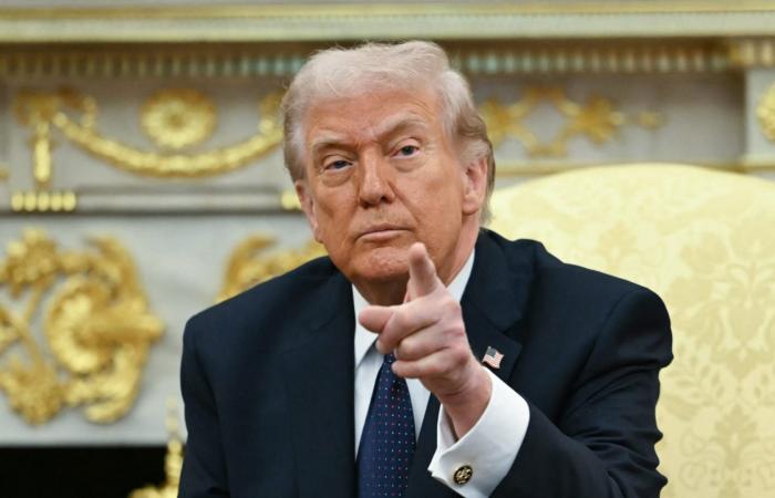 هل دفعت إسرائيل أمريكا لحرب إيران؟ ترامب يرد ويوضح موقفه من رضا بهلوي