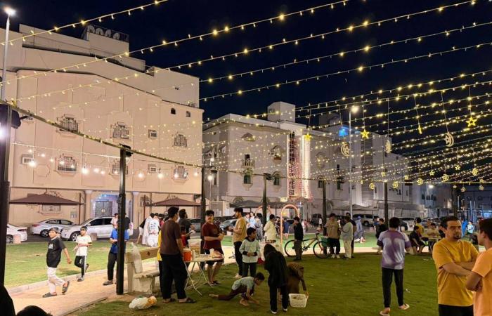 «الأزقة»
      تفتح
      دفاترها
      لكتابة
      ليالي
      رمضان
      بأسلوب
      جديد