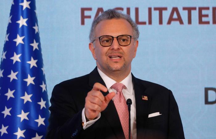 ليبيون
      مشاركون
      في
      «الحوار
      الأممي»
      يحذرون
      تيتيه
      من
      «مسارات
      موازية»