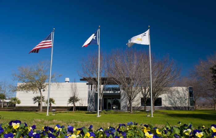 «سابك»
      تحقق
      560
      مليون
      دولار
      أرباحاً
      معدلة
      في
      2025