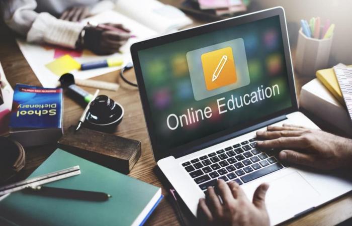 لطلبة المدارس.. كيف تتصرف عند مواجهة مشكلة تقنية خلال حصص التعلم عن بعد؟