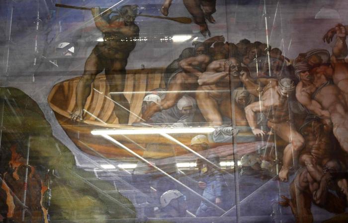 تحفة
      ميكيلانجيلو
      خلف
      السقالات...
      الفاتيكان
      يُنظِّف
      «الحساب
      الأخير»