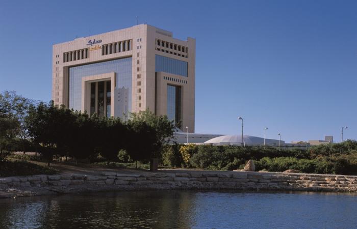 «سابك»
      تحقق
      560
      مليون
      دولار
      أرباحاً
      معدلة
      في
      2025