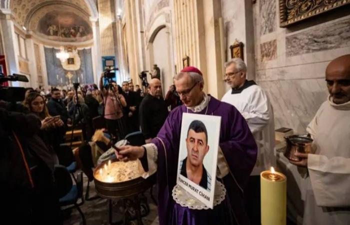 تركيا:
      القبض
      على
      184
      من
      «داعش»
      في
      حملة
      أمنية
      موسعة