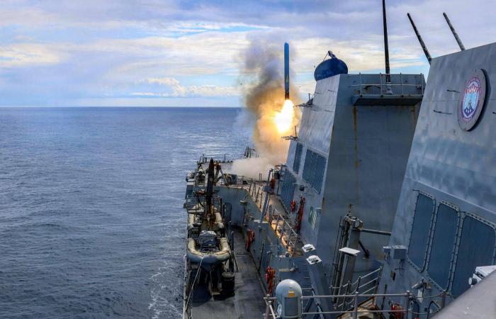 ترمب
      يجتمع
      الجمعة
      بكبار
      شركات
      الدفاع
      الأميركية
      لتسريع
      إنتاج
      الأسلحة