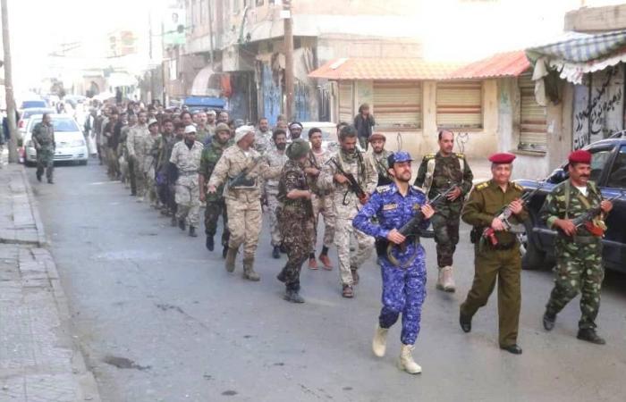 استعراضات
      مسلحة
      حوثية
      في
      صنعاء
      وتعزيزات
      نحو
      الحديدة