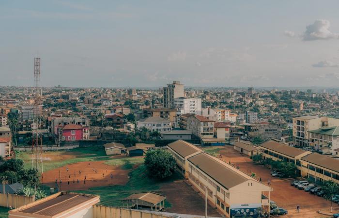 مساحة للحرية.. مصور يوثق شغف لاعبات كرة القدم في الكاميرون