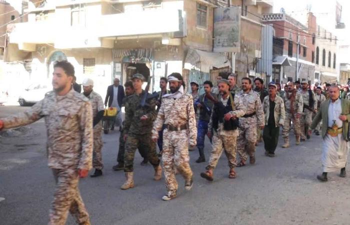 استعراضات
      مسلحة
      حوثية
      في
      صنعاء
      وتعزيزات
      نحو
      الحديدة
