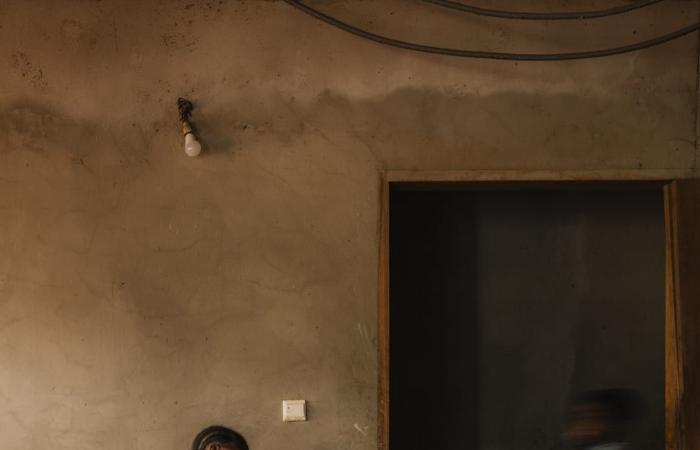 مساحة للحرية.. مصور يوثق شغف لاعبات كرة القدم في الكاميرون