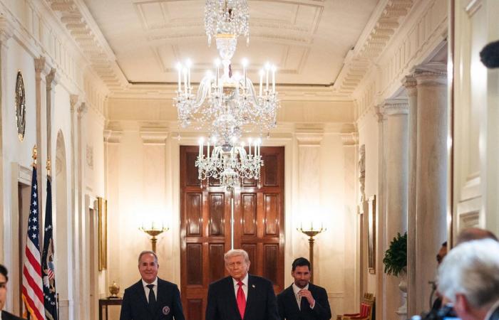 ترمب
      يستقبل
      ميسي
      وإنتر
      ميامي
      في
      البيت
      الأبيض…
      والحديث
      عن
      «حرب
      إيران»