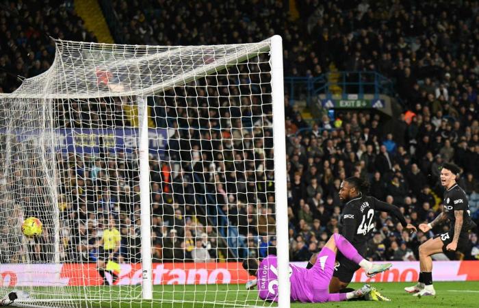 «فيفا»
      يسمح
      بعرض
      إعلانات
      تلفزيونية
      في
      استراحة
      شرب
      الماء
      بـ«كأس
      العالم»