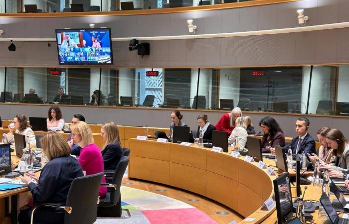 توافق
      «خليجي
      -
      أوروبي»
      على
      أهمية
      وقف
      الحرب
      واستقرار
      المنطقة