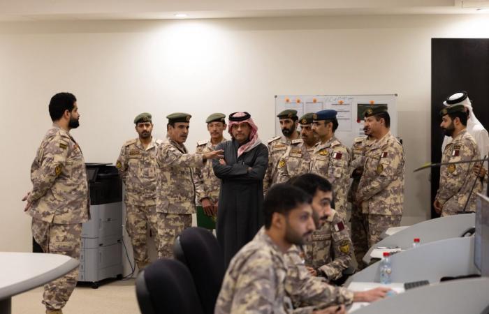 نائب رئيس مجلس الوزراء ووزير الدولة لشؤون الدفاع يزور مركز عمليات الدفاع الجوي