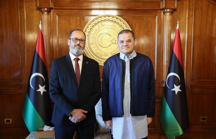 البرهان
      يتوعد
      بحسم
      جماعة
      إسلامية
      دعت
      للقتال
      مع
      إيران