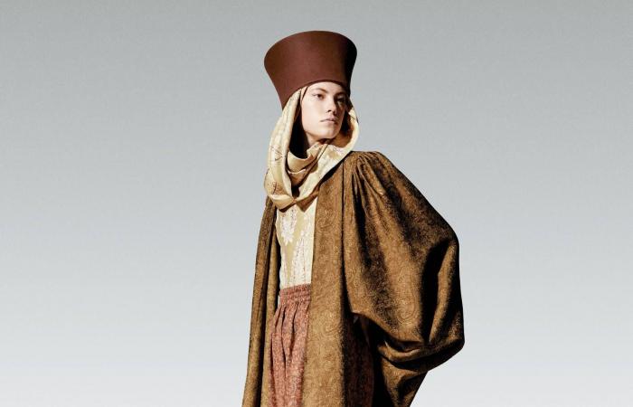 كيف
      جسّدت
      «لورو
      بيانا»
      روح
      السفر
      والترحال
      في
      مجموعتها
      لخريف
      2026
      وشتاء
      2027؟