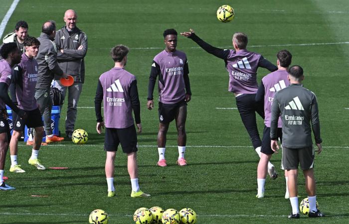 بين
      النجاح
      التاريخي
      ومتطلبات
      الحداثة...
      هل
      تحتاج
      إدارة
      ريال
      مدريد
      إلى
      التغيير؟