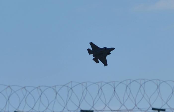 الشرطة
      الدنماركية
      تعتزم
      تفتيش
      سفينة
      حاويات
      إيرانية