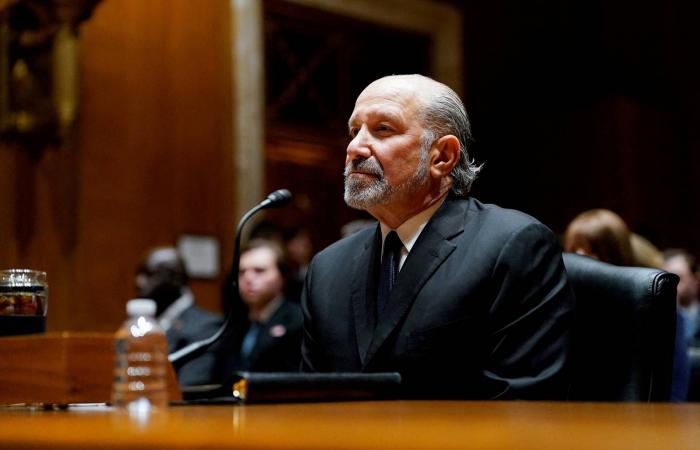 ترمب
      يقيل
      وزيرة
      الأمن
      الداخلي
      كريستي
      نويم