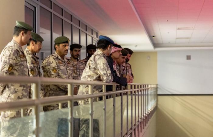نائب رئيس مجلس الوزراء ووزير الدولة لشؤون الدفاع يزور مركز عمليات الدفاع الجوي