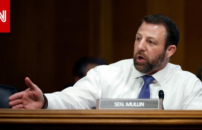 متابعة: "لاعب فنون قتالية سابق".. ترامب يسمي ماركواين مولين لمنصب وزير الأمن الداخلي خلفا لكريستي نويم