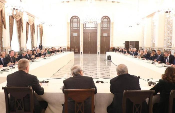 سفير قطر يشارك في اجتماع رئيس الوزراء اللبناني مع سفراء الدول المعتمدين لدى لبنان