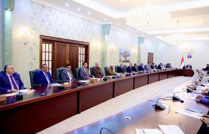 زعيم
      الحوثيين
      يلوّح
      بالانخراط
      في
      الحرب
      إلى
      جانب
      إيران