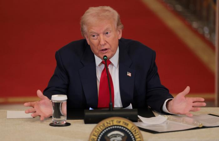 "يا له من سؤال سخيف".. ترامب يتهرب من التعليق على تقارير عن تزويد روسيا لإيران بمعلومات عن القوات الأمريكية