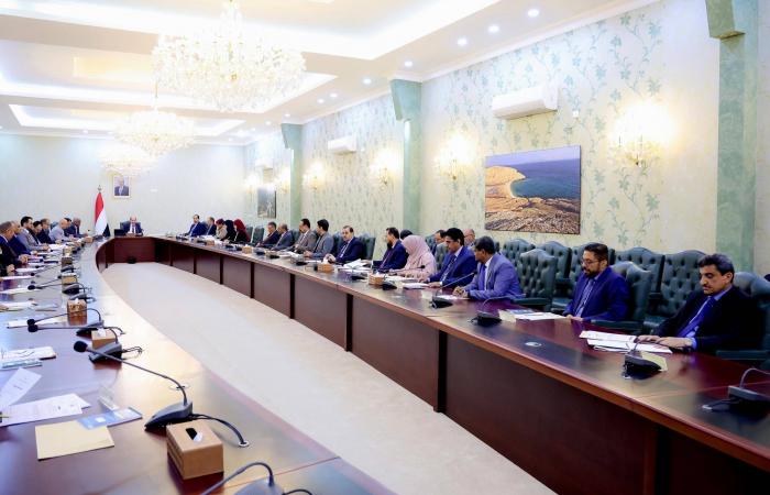 زعيم
      الحوثيين
      يلوّح
      بالانخراط
      في
      الحرب
      إلى
      جانب
      إيران