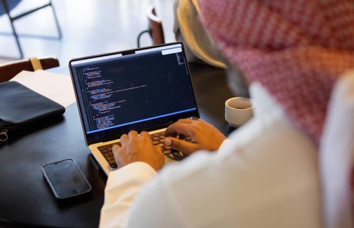 هل
      يصبح
      «وكلاء
      الذكاء
      الاصطناعي»
      محرك
      الإنتاجية
      الجديد
      في
      الشركات
      السعودية؟