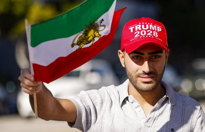 ترمب:
      دمرنا
      42
      سفينة
      تابعة
      للبحرية
      الإيرانية
      خلال
      3
      أيام