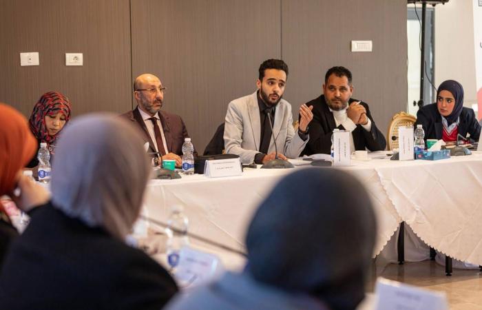 ليبيا:
      حفتر
      يدعو
      «الجيش
      الوطني»
      لليقظة
      على
      وقع
      توترات
      المنطقة