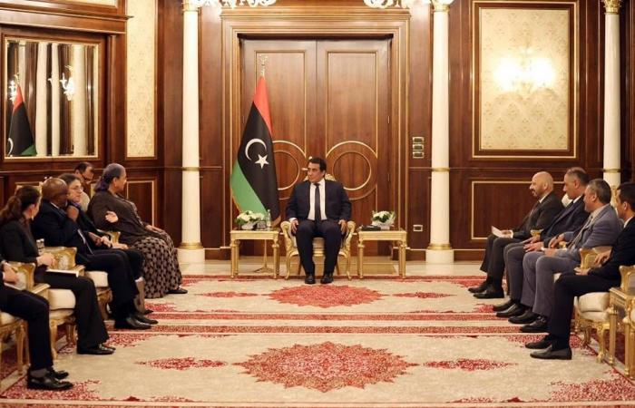 تفاؤل
      حذر
      يلف
      مسار
      «الحوار
      الأممي»
      في
      تفكيك
      الأزمة
      الليبية