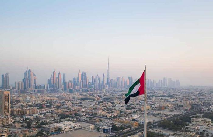 الإمارات: التعامل مع حادث محدود بدبي نتيجة سقوط شظية ناجمة عن اعتراض الدفاعات الجوية لتهديد