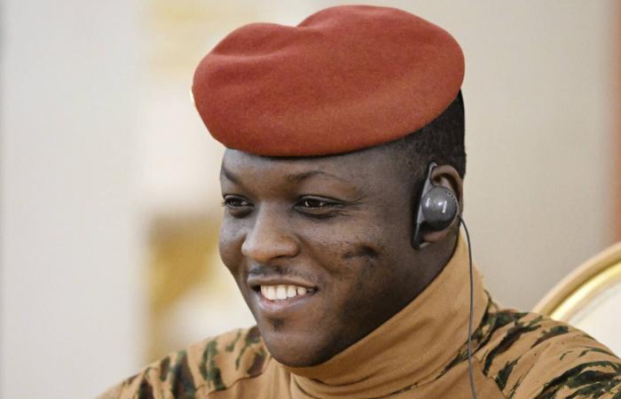 نيجيريا:
      مسلحون
      يختطفون
      أكثر
      من
      300
      مدني